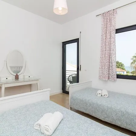 Villa Rainbow House - Sea View & Pool & Garage & Garden & Albufeira