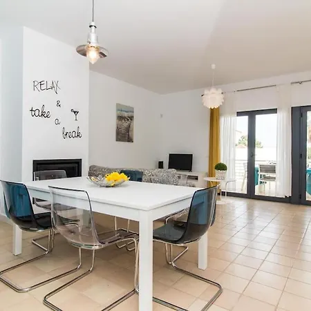 Rainbow House - Sea View & Pool & Garage & Garden & Albufeira